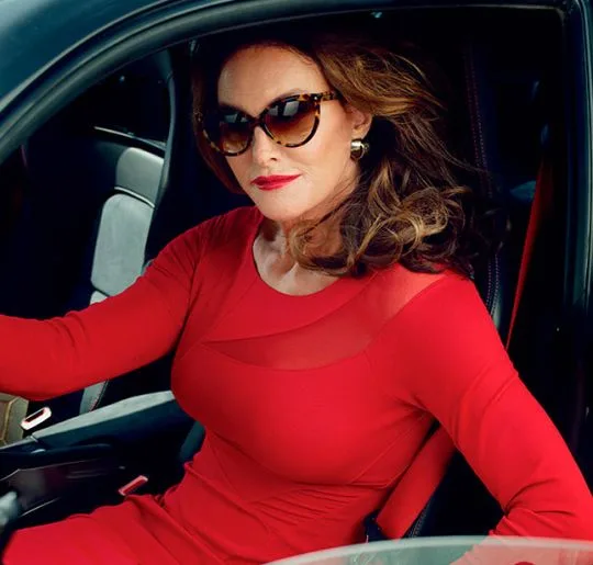 Caitlyn Jenner aconselha jovens em primeira aparição após revelar nova identidade