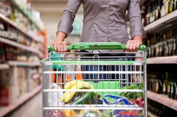 Após reunião com Hartung, impasse sobre reabertura de supermercados aos domingos continua