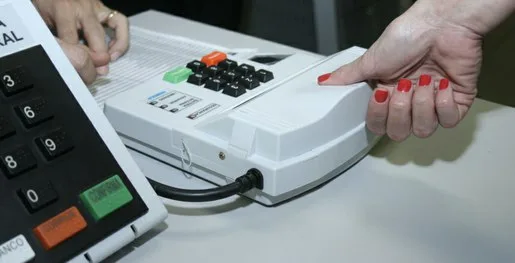 Problemas com biometria causam filas em diversos locais de votação