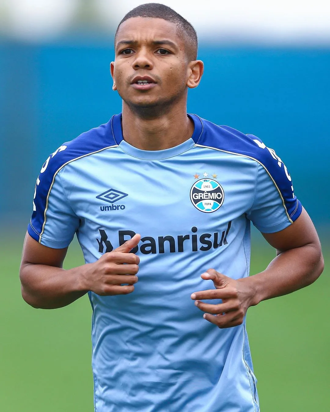 Com titulares poupados, David Braz celebra 1ª chance no Grêmio após paralisação