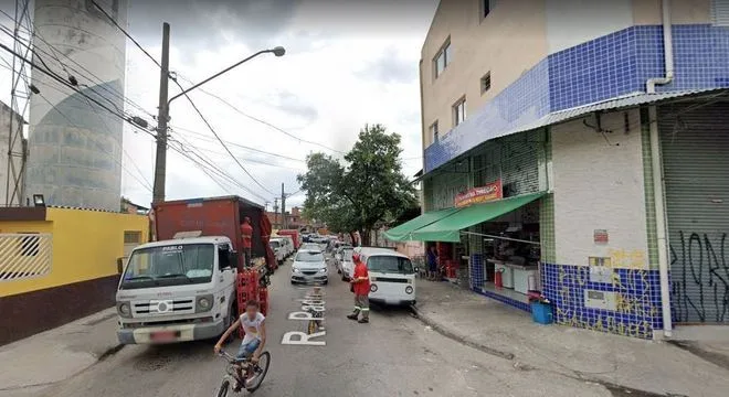 Homem é morto por engano por PM ao voltar de mercado