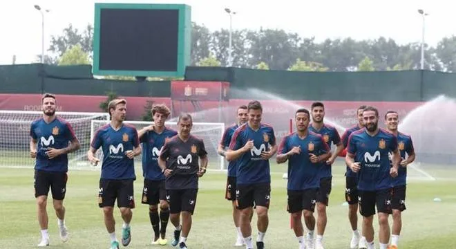 Espanha atrasa treino para assistir a eliminação da Alemanha