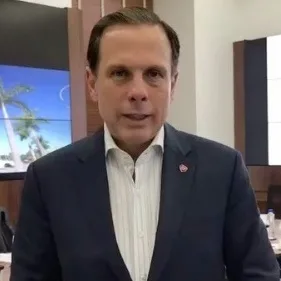 Doria usa Corujão da Saúde como vitrine em viagem a Campina Grande e Paris