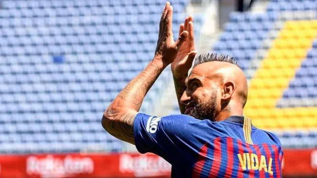 Após dois anos, Arturo Vidal deixa o Barcelona e vai jogar na Internazionale