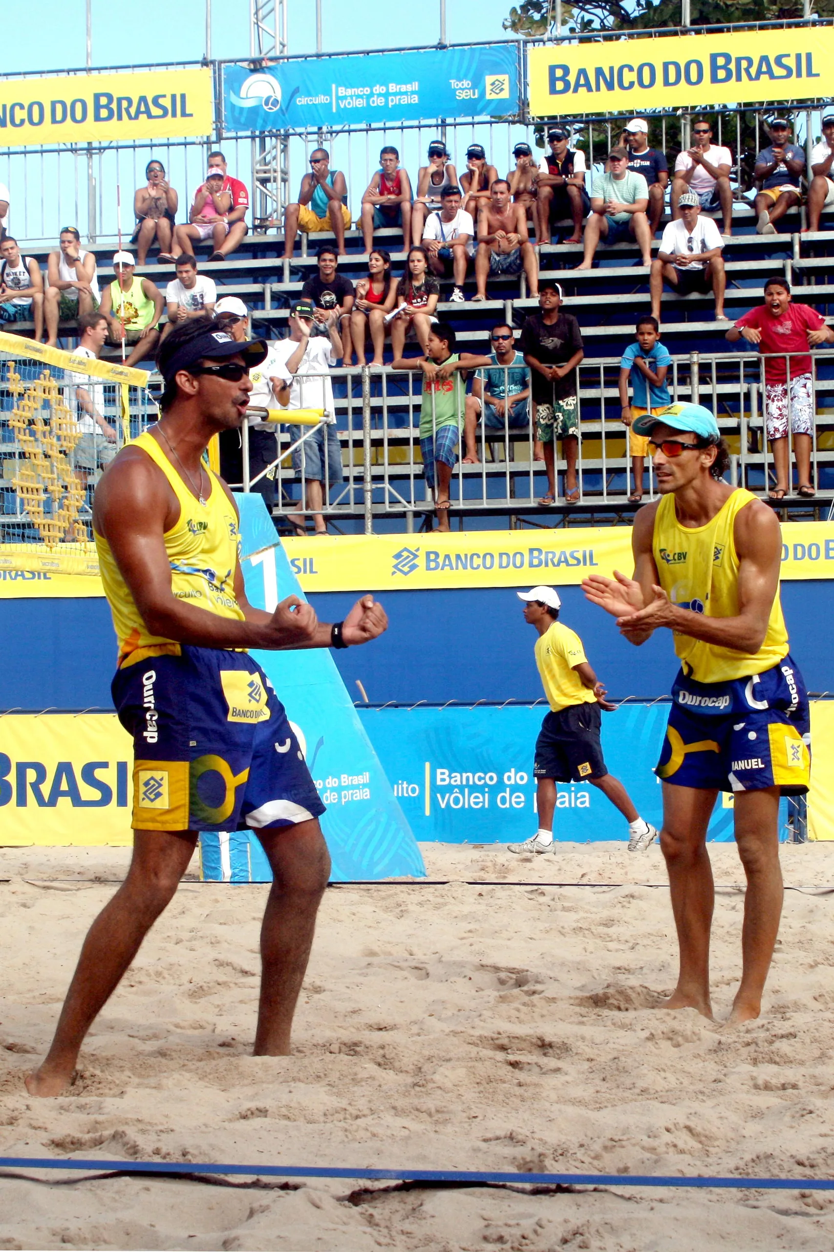 Ricardo e Emanuel vencem e avançam no Mundial de Vôlei de Praia