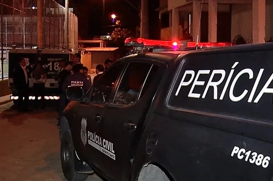 Homem é assassinado e polícia investiga crime em Vitória