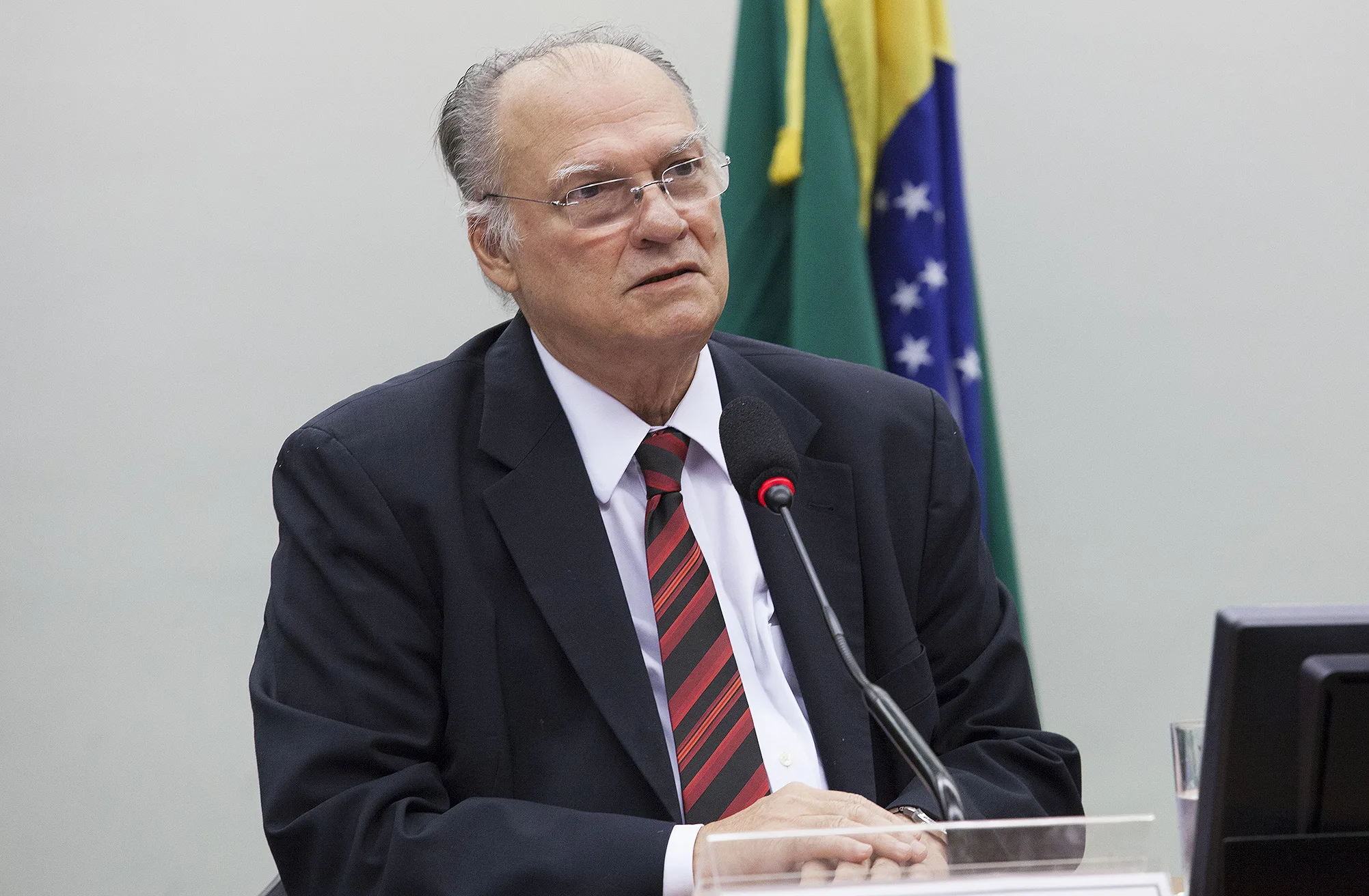 Roberto Freire vai assumir o Ministério da Cultura com saída de Marcelo Calero