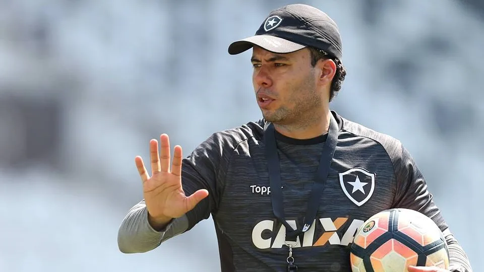 Jair não aceita oferta de renovação com Botafogo e fica próximo de assumir Santos