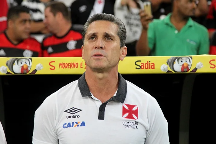 Jorginho pede foco e exibe confiança em trio ofensivo do Vasco