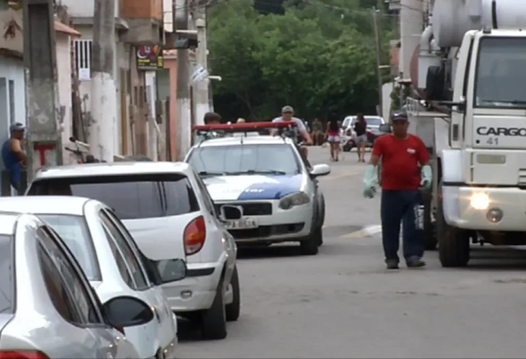 Suspeito de roubos é espancado até com capacete em Vila Velha