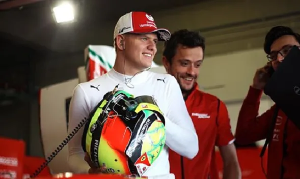 Com Ferrari, Mick Schumacher 'estreia' na F-1 e fica em 2º em testes no Bahrein