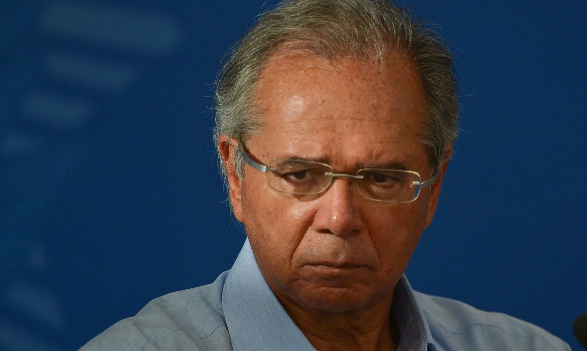 O ministro da Economia, Paulo Guedes. fala à imprensa no Palácio do Planalto