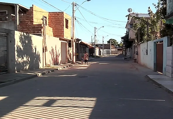 Jovem é baleado em frente a lanchonete após comer sanduíche em VV