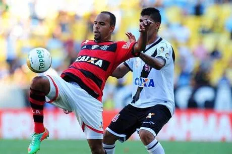 Rio de Janeiro, Brasil, 06 de Abril de 2014 – CAMPEONATO CARIOCA 2014 VASCO X FLAMENGO – Alecsandro durante partida válida, no Maracanã. Foto: Peter Ilicciev /Eleven