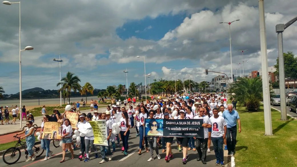 Marcha reúne familiares e amigos de vítimas de violência em Vitória