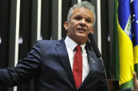 Revisão do marco legal de telecomunicações trará investimentos, diz ministro