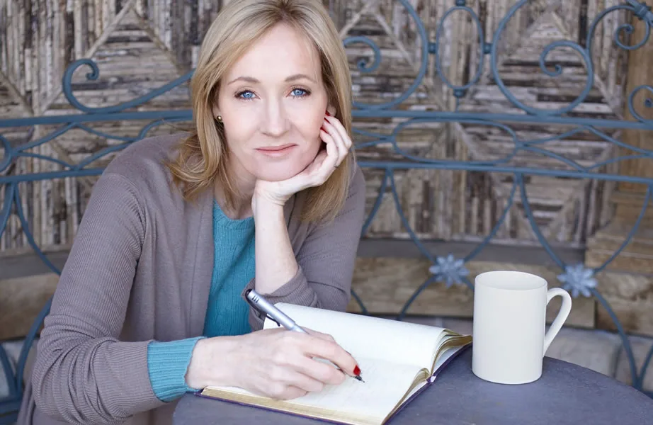 Aos fãs de Harry Potter: J.K Rowling fala sobre ausência no especial que comemorou os 20 anos