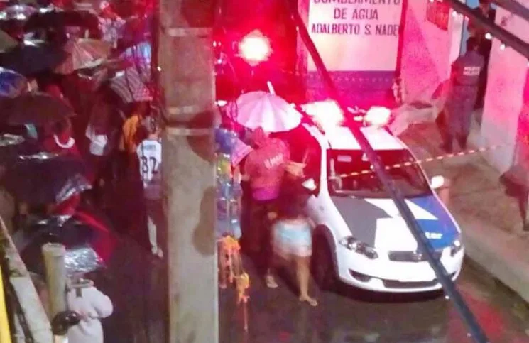 Homem é assassinado a tiros na porta de bar em Guarapari