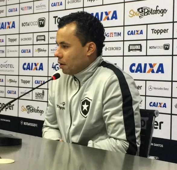 Jair Ventura minimiza peso de 3ª derrota seguida e elogia time misto do Botafogo