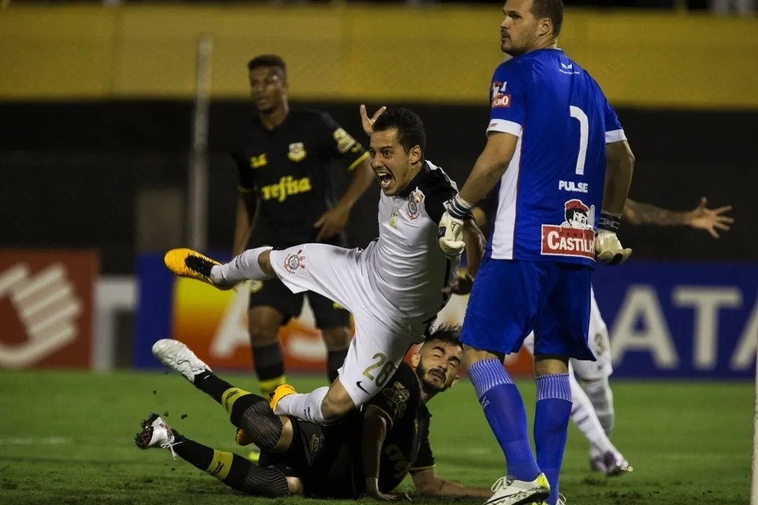 Em jogo com apagão, Corinthians bate São Bernardo e fica perto da classificação