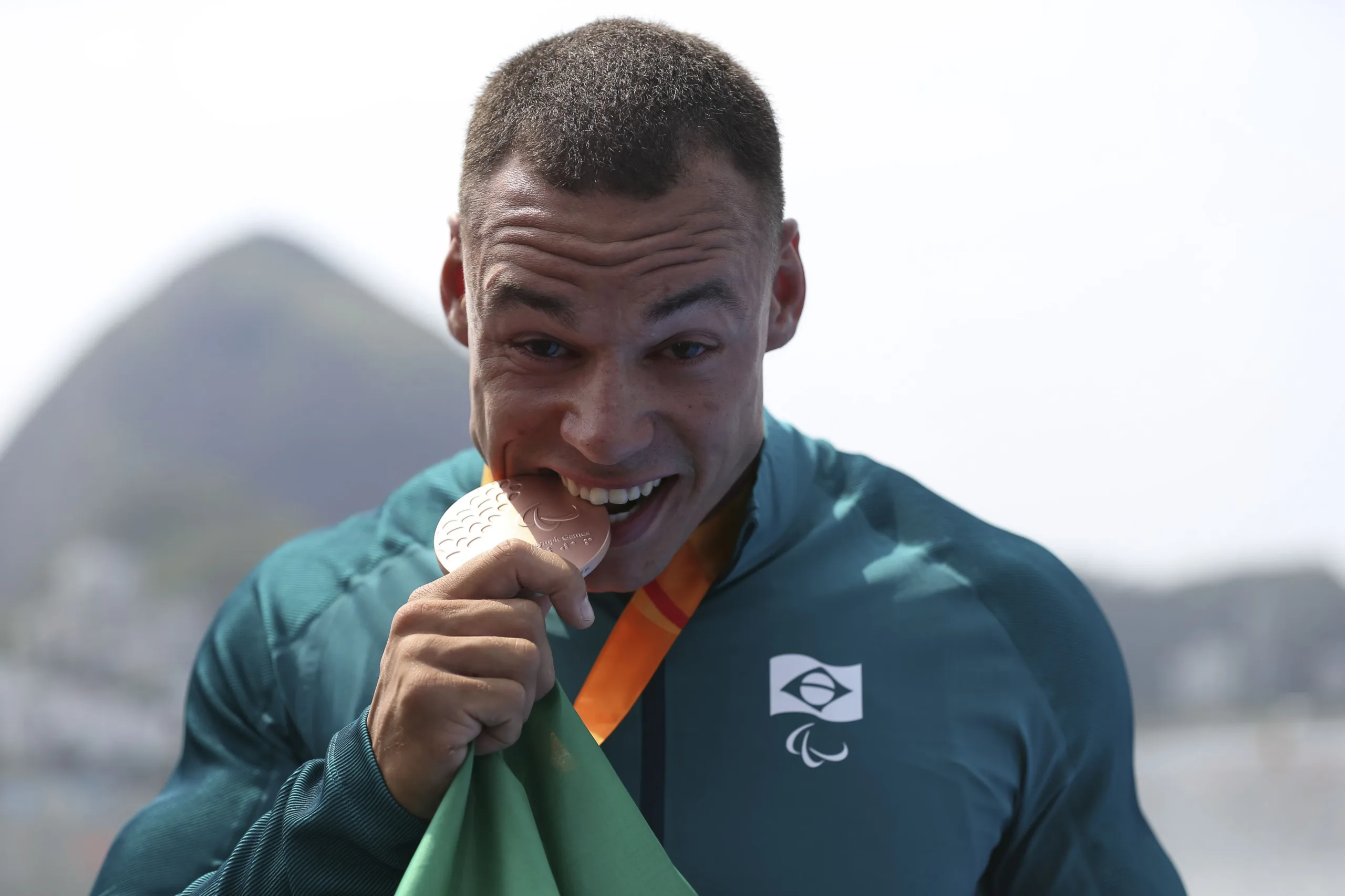 Rio de Janeiro – O brasileiro Caio Ribeiro de Carvalho conquista a medalha de bronze da Canoagem de Velocidade KL3 nas Paralimpíadas Rio 2016 (Tânia Rêgo/Agência Brasil)