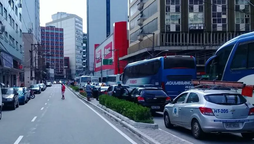 Fique atento! Centro de Vitória tem trânsito lento na manhã deste domingo