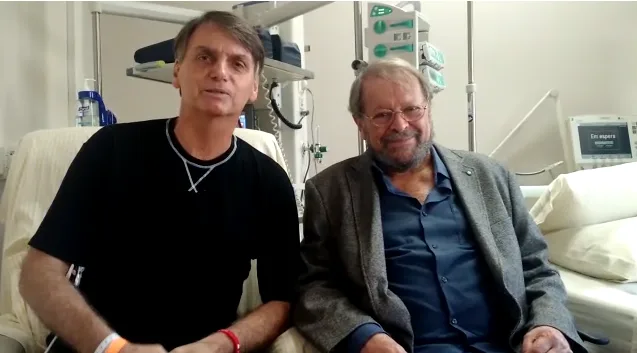 De hospital, Bolsonaro divulga vídeo ao lado de ator