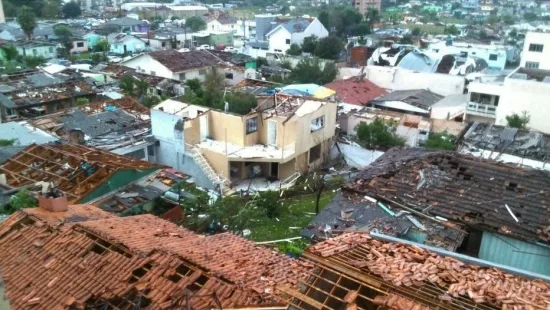 Vídeos de moradores mostram momento exato do tornado em Santa Catarina