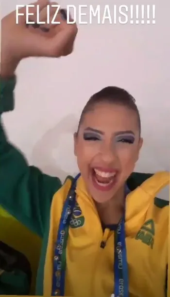 Com capixaba na equipe, ginástica rítmica do Brasil é ouro em evento por equipes e prata na fita no Pan