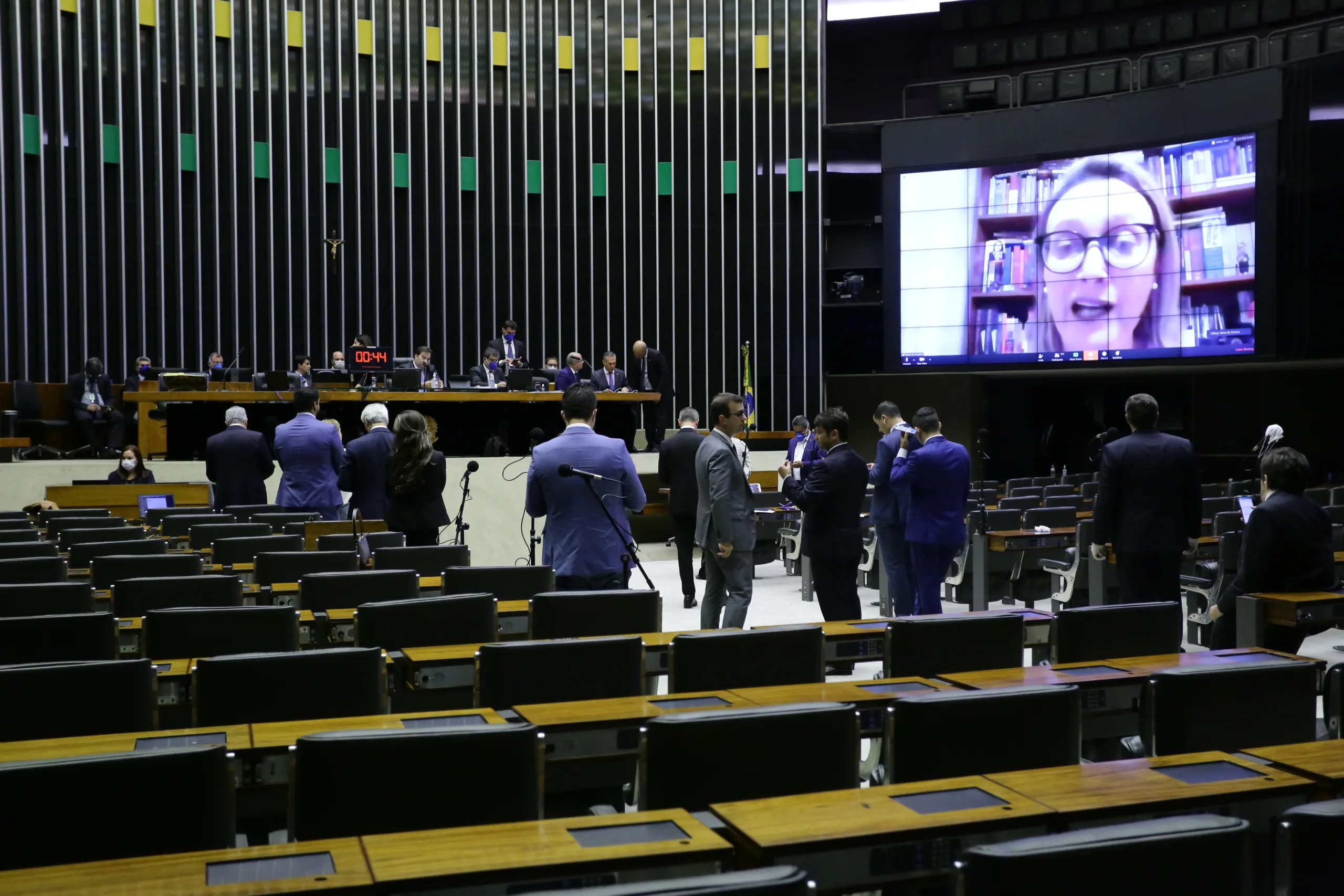 Câmara conclui votação de projeto de crédito a micro e pequenas empresas