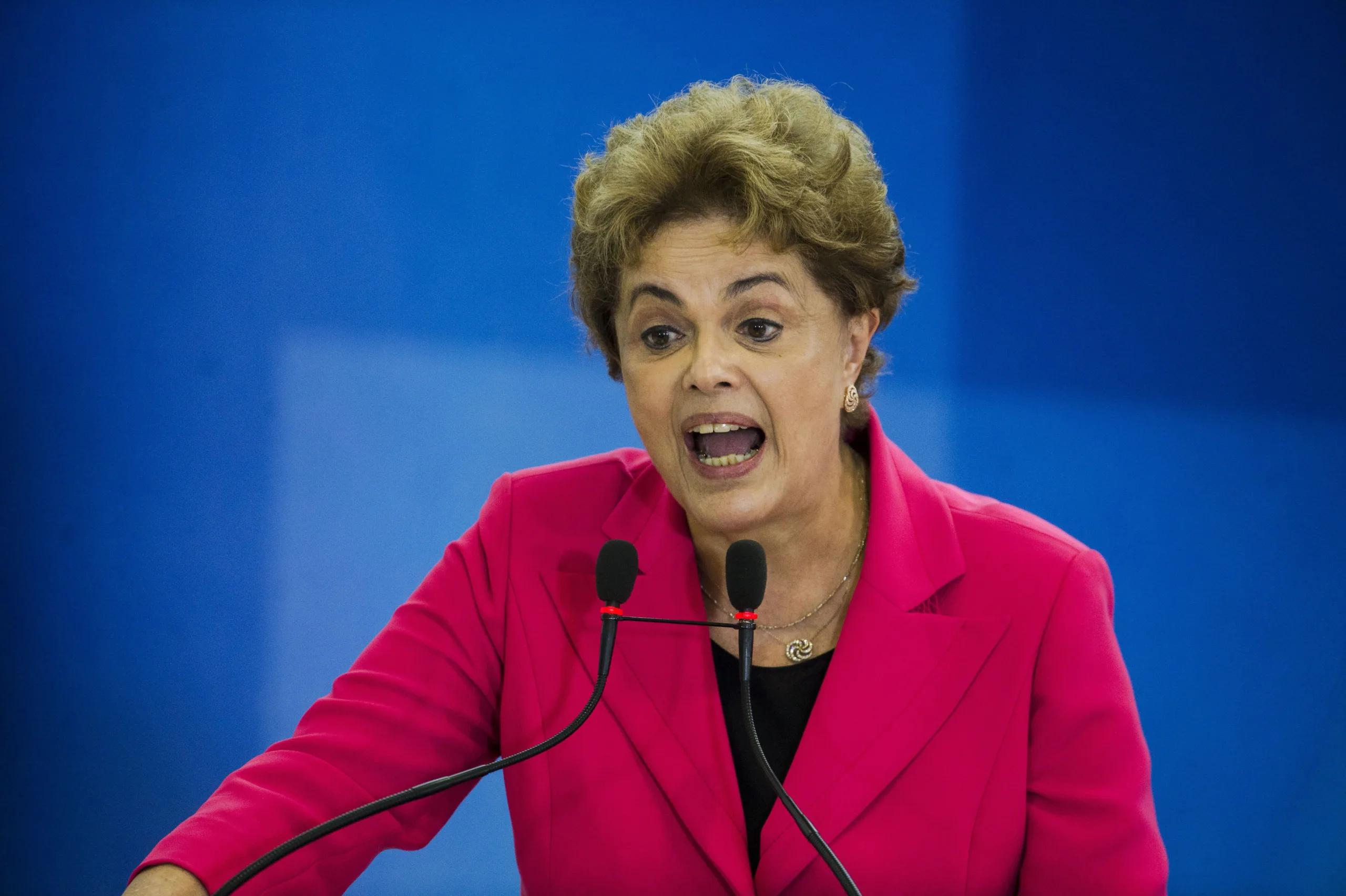 Brasília – A presidenta Dilma Rousseff participa de encontro com mulheres em defesa da democracia, no Palácio do Planalto (Marcelo Camargo/Agência Brasil)