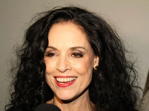 Após 35 anos, Sonia Braga volta a Cannes para competir pela Palma de Ouro