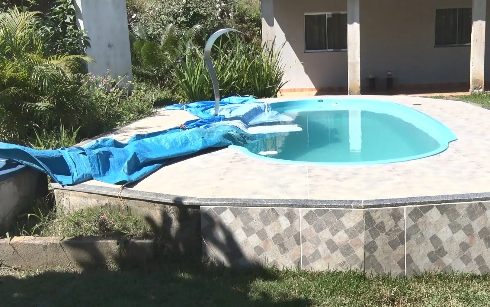 Mulher é encontrada morta dentro de piscina de sítio no Sul do ES