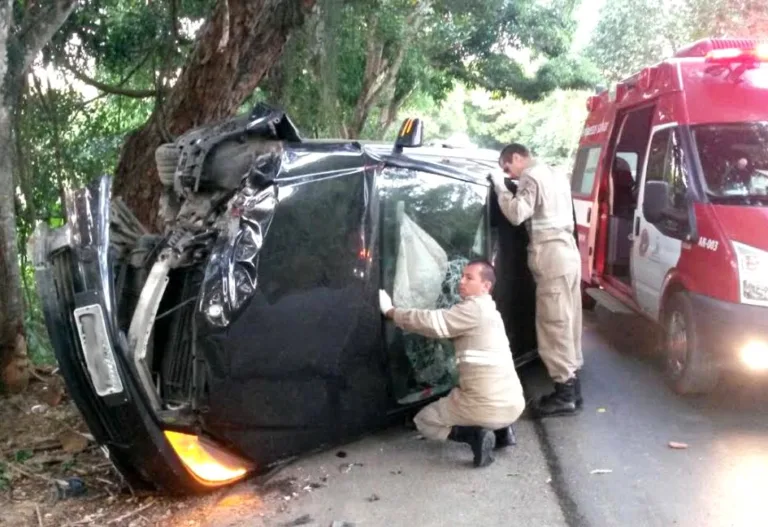 Capotamento deixa motorista ferido em Aracruz