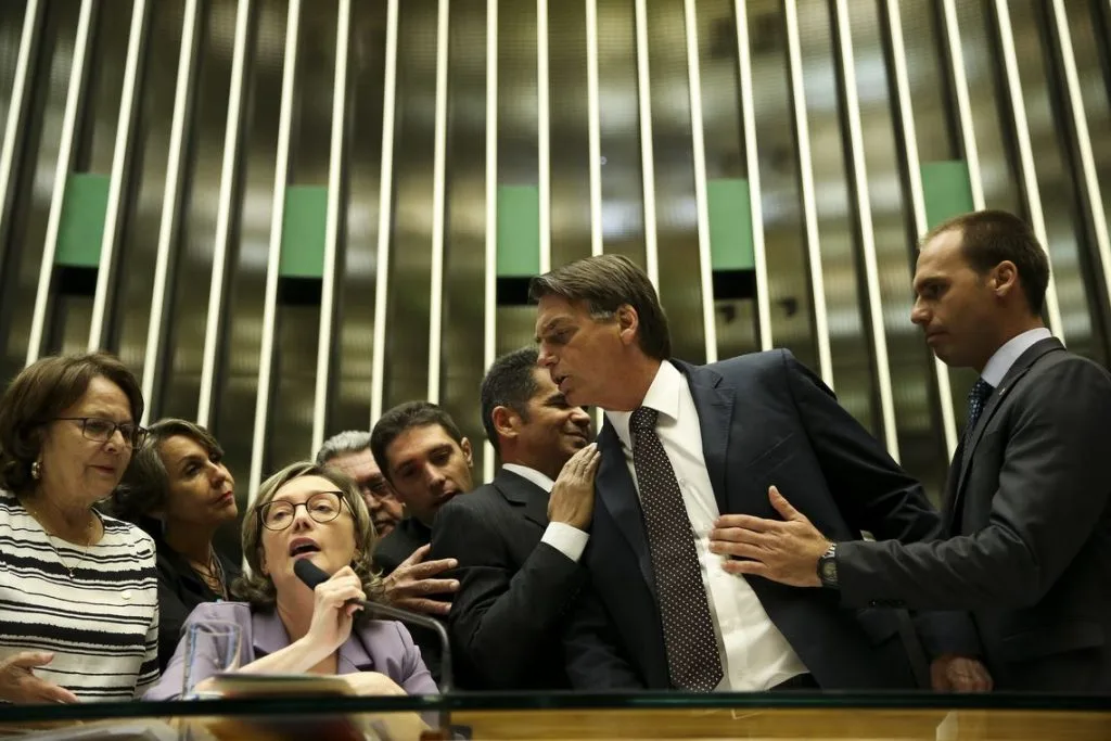 Por determinação judicial, Bolsonaro pede desculpas a Maria do Rosário