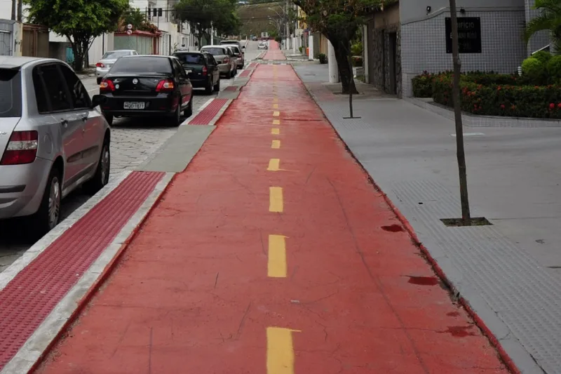 Ciclovia sendo construída em Jardim Camburi