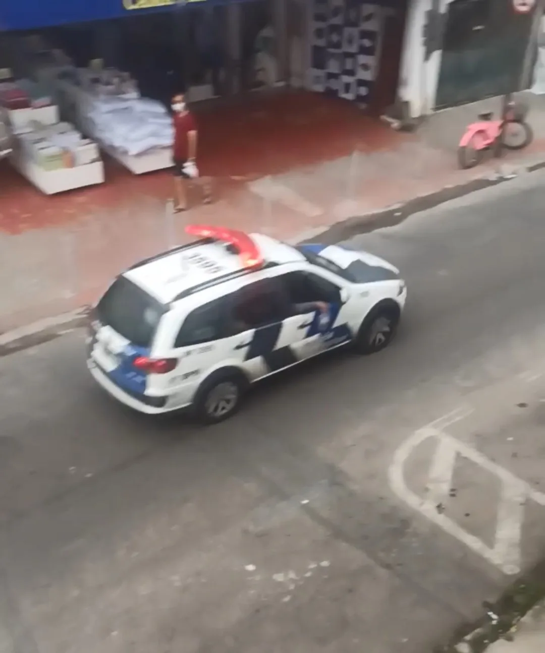 Policiais são recebidos a tiros durante entrega de intimação no bairro Planalto Serrano