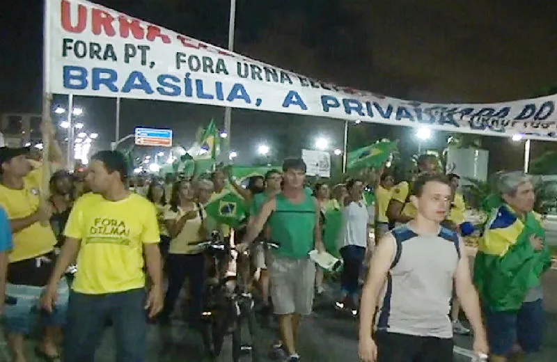 Manifestantes pró-impeachment realizam protesto em Vitória e Vila Velha