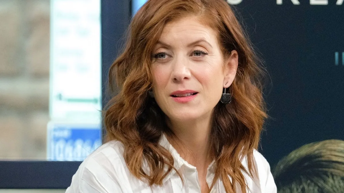 Atriz de Grey's Anatomy, Kate Walsh revela ter passado por cirurgia para retirada de tumor no cérebro