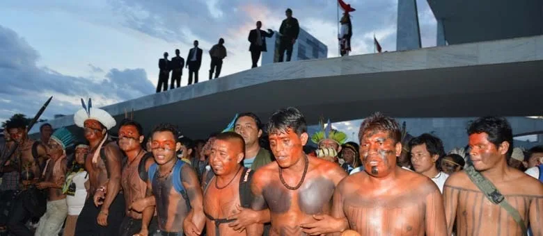 Índios passam a noite em plenário da Câmara após não serem recebidos por Cunha