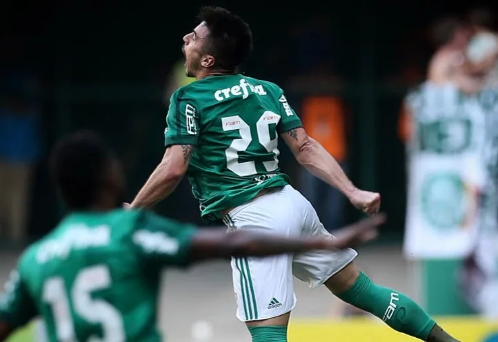 Palmeiras vence o São Paulo de virada, afasta crise e aumenta drama de rival