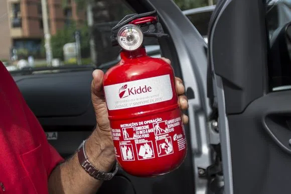 Uso de extintor do tipo ABC em veículos será obrigatório a partir desta quinta-feira