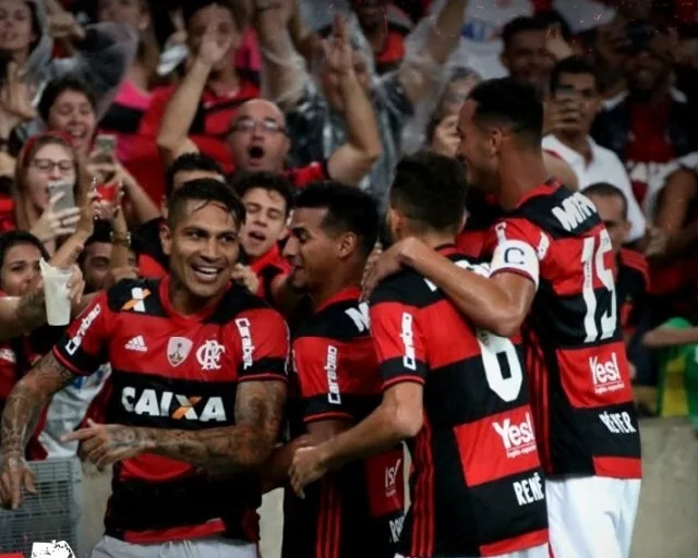 Flamengo vence Atlético-PR no Maracanã e lidera Grupo 4 da Libertadores