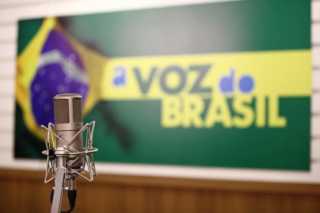 Câmara aprova flexibilização de horários da Voz do Brasil