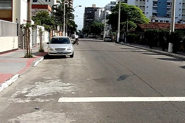 Família é assaltada e bandidos batem em táxi durante fuga em Vila Velha