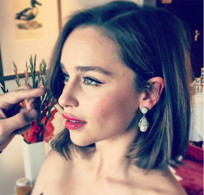 Emilia Clarke se torna o novo rosto de joias finas da Dior