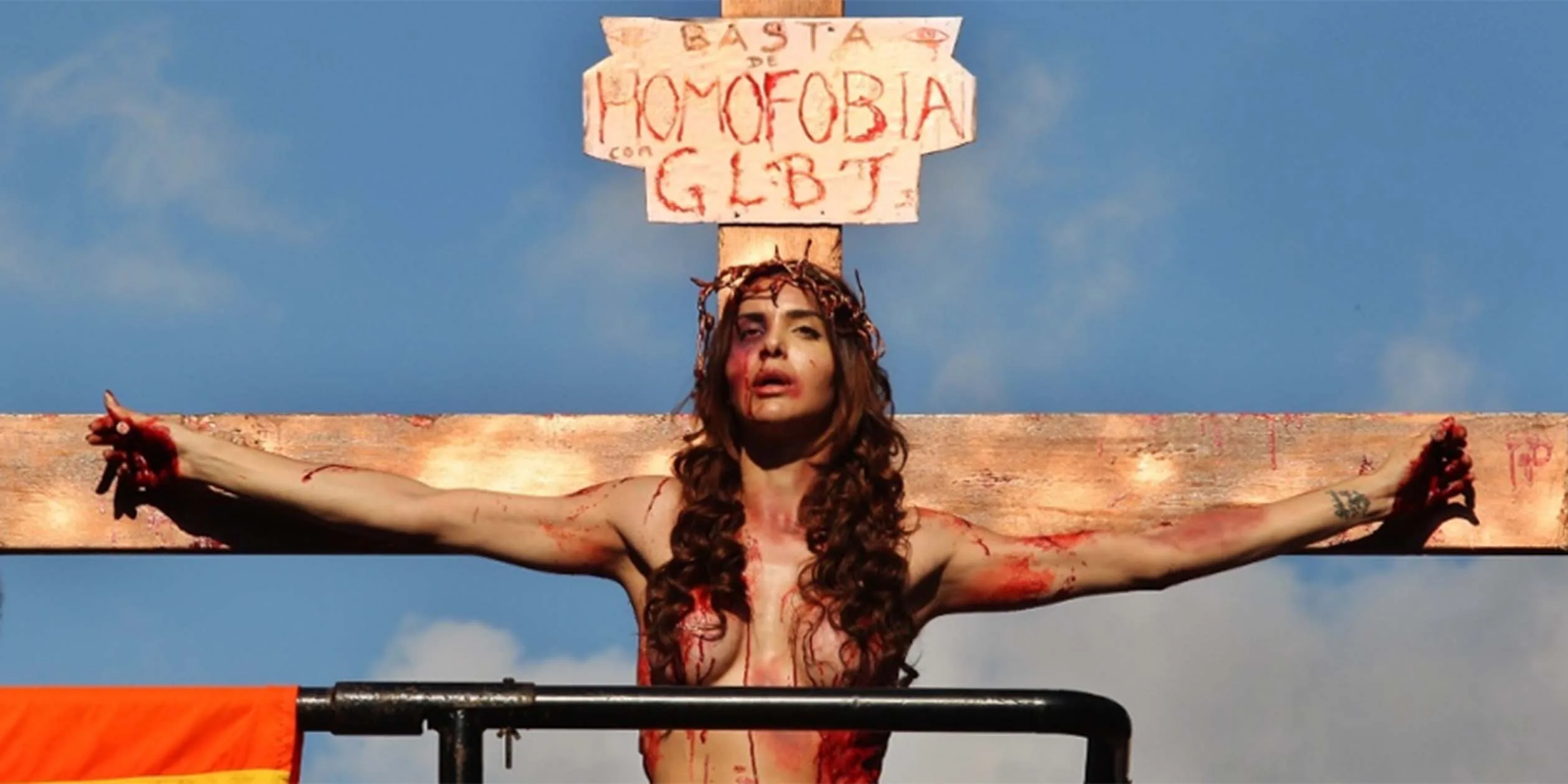 Transexual 'crucificada' fará nova performance na Parada contra fundamentalismo