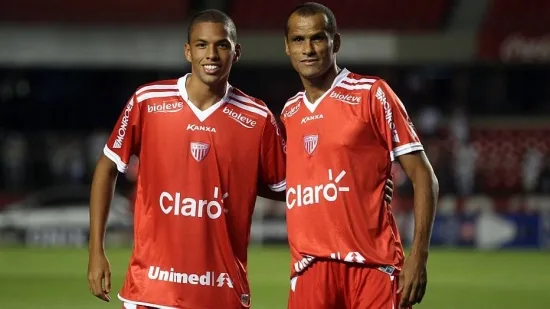 Rivaldo 'esconde' futuro do Mogi, revela dor e comemora feito histórico com filho