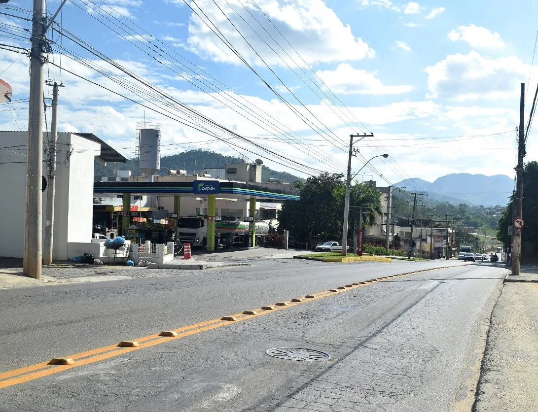 Avenida Jones dos Santos Neves em Cachoeiro terá barreira de separação entre faixas