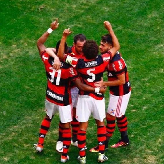 Flamengo derrota o Santa Cruz no Pacaembu e continua na caça ao líder Palmeiras